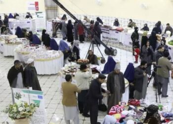 جوزجان کې د مېرمنو لاسي صنایعو نندارتون پرانیستل شوی دی
