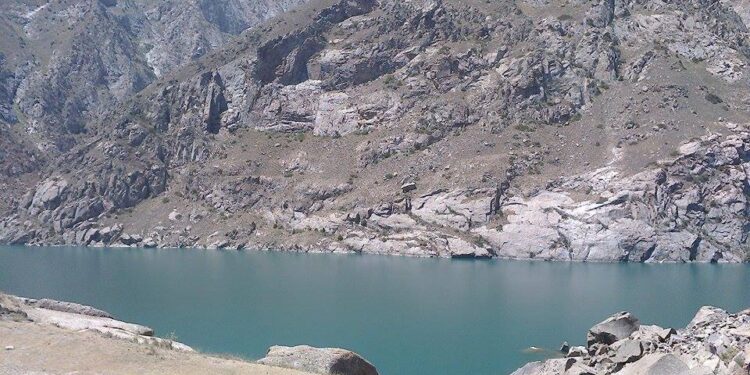 تخار کې د اوبو ډنډ ته د یو موټر د لوېدلو له کبله اووه تنه مړه شوي