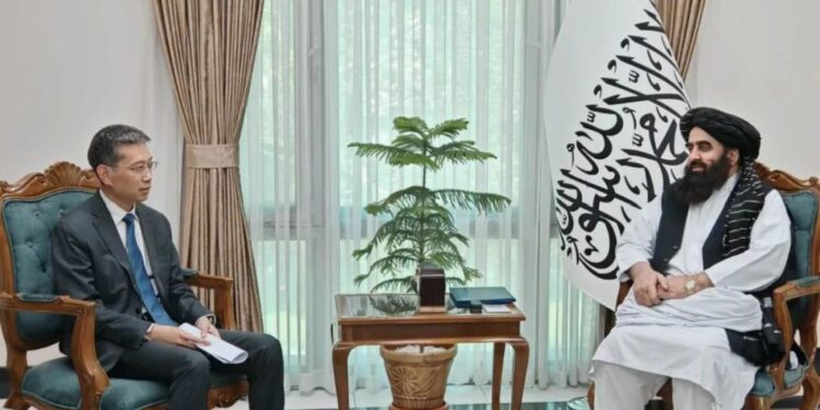د چين سفیر جاو شينګ له سرپرست وزير اميرخان متقي سره وکتل
