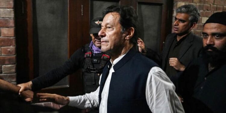 عمران خان روانه میاشت له بنده خوشې کېږي