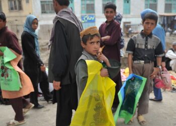 کارګر ماشومان: حکومت دې موږ ته د زده‌کړو زمینه برابره کړي