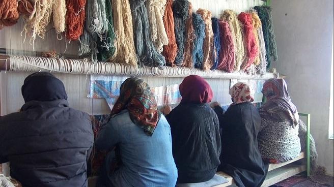 بدخشان کې یوې مېرمنې ۲۰۰ نورو ښځو ته د کار زمینه برابره کړې