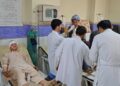 سمنګانو کې د ترافیکې پېښې له امله یو کس مړ شوی او ۹ نور ټپيان دي