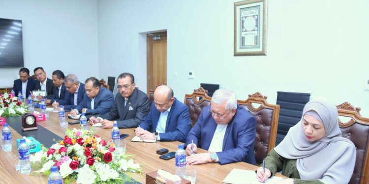 مالیزیايي پلاوی: له سرپرست حکومت سره خپلې اړیکې پراخوو