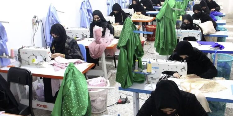 کډوالۍ سازمان: ۴ میاشتو کې مو زرو مېرمنو ته کاري فرصتونه برابر کړي