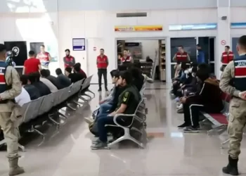 ترکيې د کوچني اختر په ورځو کې ۱۲۷۷ کډوال نيولي