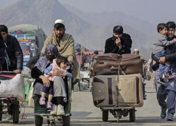 د تورخم دروازې په تړل کېدو ناروغان له ستونزو سره مخ شوي