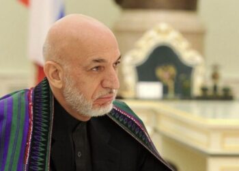 حامد کرزی: د هیواد آبادي او پرمختگ له تعلیم پرته ناممکن دي