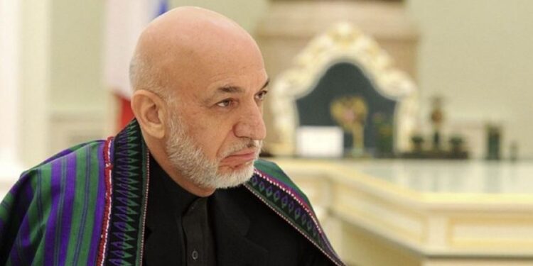 حامد کرزی: د هیواد آبادي او پرمختگ له تعلیم پرته ناممکن دي