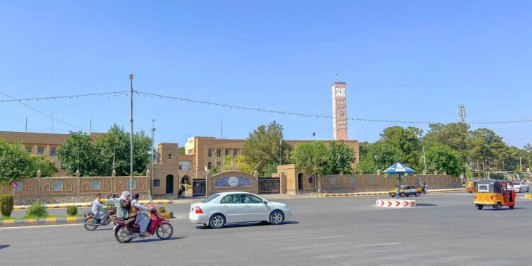 سرپرست حکومت په هرات کې د لوژستیک مرکز پر جوړولو هوکړه کړې