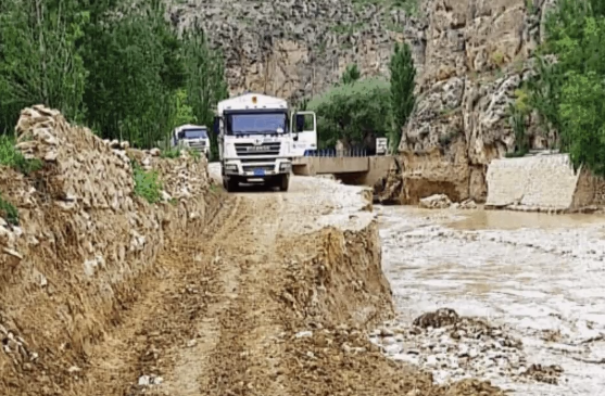 سېلابونو د هېواد لرې سیمو ته د مرستو لېږد ستونزمن کړی