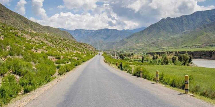 کونړ کې د دوو ترافیکي پېښو له امله ۸ کسانو ته مرګ ژوبله اوښتې