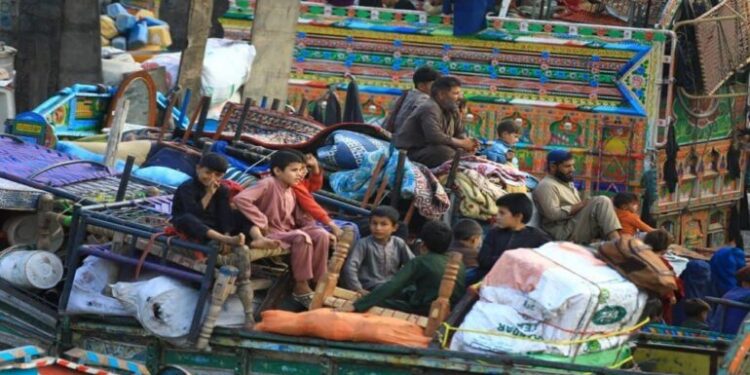 له پاکستانه ۹۱۳ تنه افغان کډوال هېواد ته راستانه شول