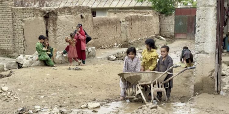 بغلان کې د وروستیو سېلابونو له امله ۴۰ زره ماشومان بې سرپناه پاتې