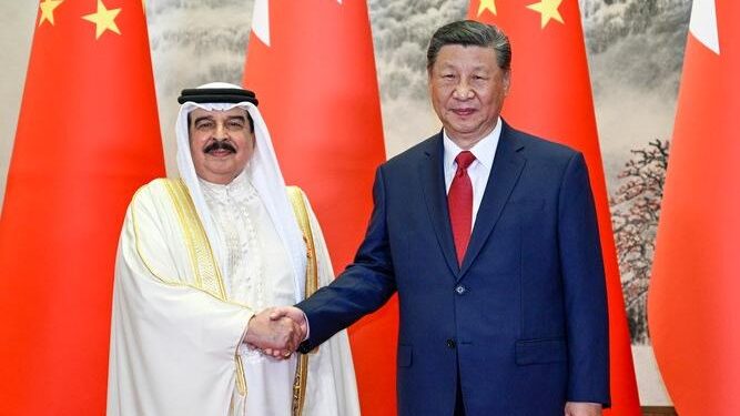 شي جين پينګ د بحرين له پاچا سره وکتل