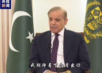 د پاکستان صدراعظم: باور لرم چې د درېیو نړيوالو وړانديزونو په پلي کولو سره به په نړۍ کې سوله او سمسورتيا بيا رامنځته شي