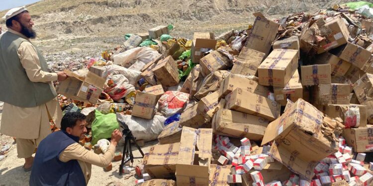 ننګرهار کې ۱۸ ټنه تاريختېر او بېکيفيته خوراکي توکي وسوځول شول