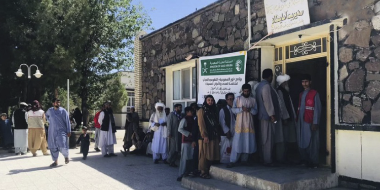 هرات کې د سترګو د ناروغانو وړیا درملنه کېږي