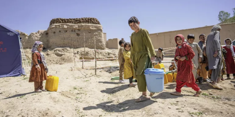 یونېسف: افغانستان کې سېلابونه د ماشومانو لپاره دوامداره ګواښ دی