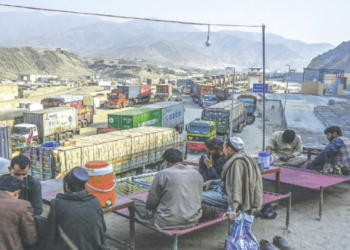 پاکستان ته د سوداګریزو توکو لېږدوونکو لاریو تګ‌راتګ ډېر شوی