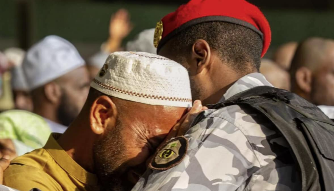 د حج مراسمو کې ۵۷۷ حاجیان د ګرمۍ له امله مړه شوي
