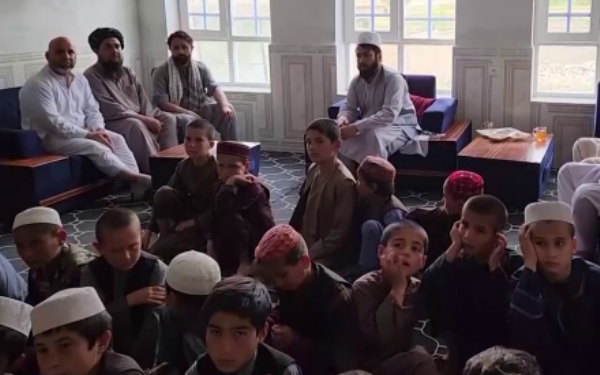 تخار کې بې سرپرسته ماشومانو ته د زده کړو مینه برابره شوې ده