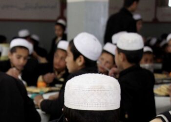 هیواد کې ۱۰ زره بې سرپرسته ماشومان په روزنتونونو کې ساتل کیږي