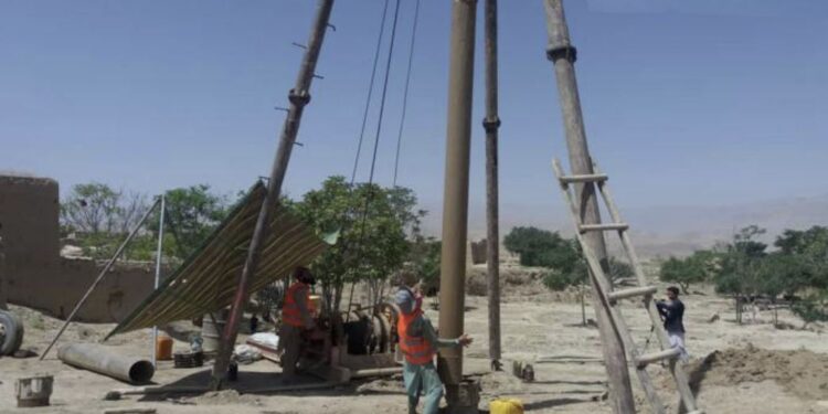 فراه کې د اوبو رسولو یوې شبکې د جوړولو چارې پیل شوې