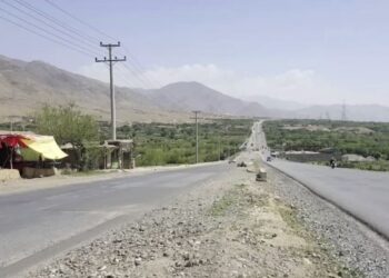 پروان کې د ۱۲ کیلو متره سړک جوړولو چارې پیل شوې