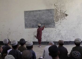 کندهار کې ویجاړ شوي ښوونځي بیا رغول کیږي