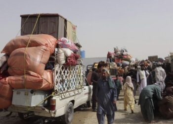 د کډوالو چارو وزارت: پرون ۲۳۴ کورنۍ هیواد ته را ستنې شوې دي