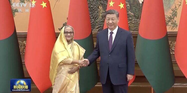 شي جين پينګ د بنګله ديش له صدر اعظمې شيخ حسينې سره وکتل