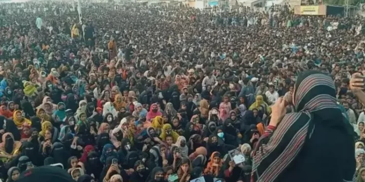 د پاکستان پوځ د بلوڅو پر لاریون بریدونه کړي دي