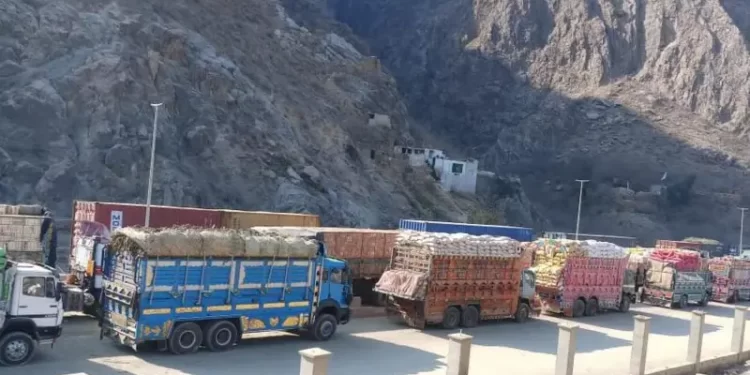 تورخم او سپين بولدک کې د باروړونکو موټرو لپاره جلا لارې جوړیږي