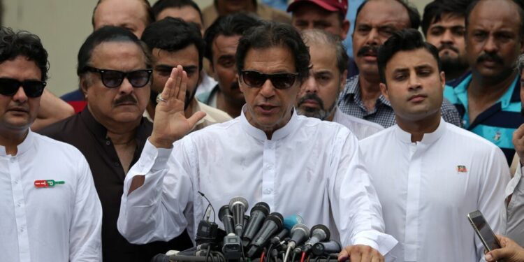 د عمران خان پر ګوند بندیز لګول کېږي