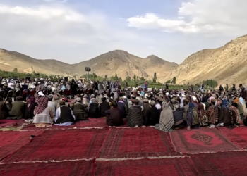 ميدان وردګو کې د مڼې ګل مشاعره تر سره شوه