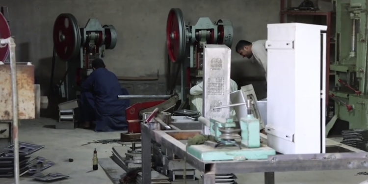 کندهار کې د برېښنايي توکو د تولید یوې کارخونې فعالیت پیل کړ