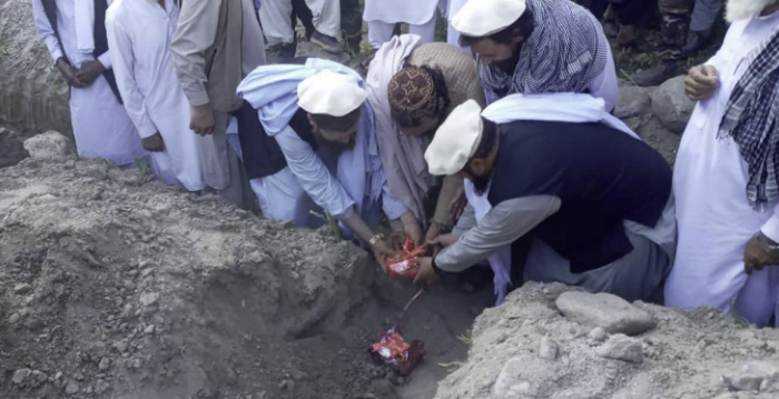 نورستان کې د دوو پروژو د بنسټ ډبرې کېښودل شوې
