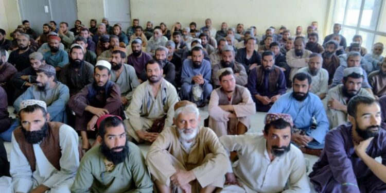 هلمند کې په نشه يي توکو د ۱۰۰ روږدو کسانو درملنه شوې