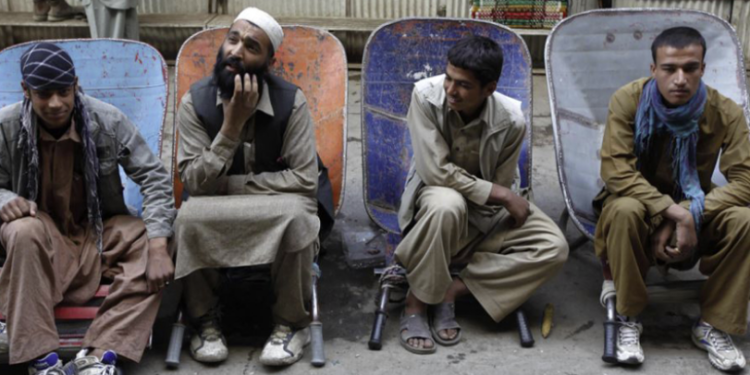 برادر: بانکي تحریمونو هېواد کې د بېکارۍ کچه لوړه کړې ده