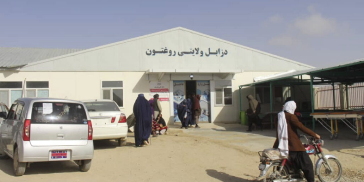 زابل کې د هوا ګرمېدو له امله سلګونه کسان پر موسمي ناروغیو اخته شوي