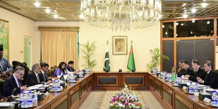 د پاکستان او ترکمستان چارواکو پر ټاپي پروژې خبرې کړې