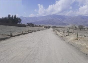 لغمان کې د ۲ سړکونو د رغولو چارې بشپړې شوې