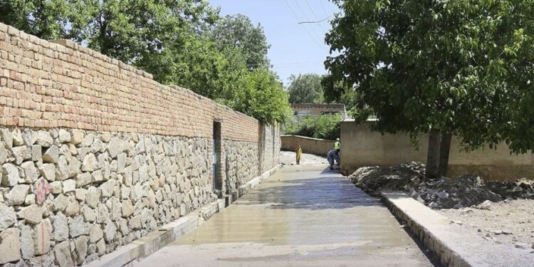 پغمان کې د سړک کانکرېټ کولو چارې ۸۰ سلنه بشپړې شوې