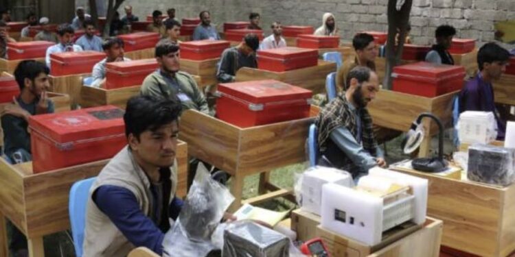 کونړ کې سلګونه تنه له حرفوي زده کړو فارغ شوي