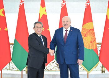 لي چيانګ د بېلاروس له ولسمشر لوکاشينکو سره وليدل