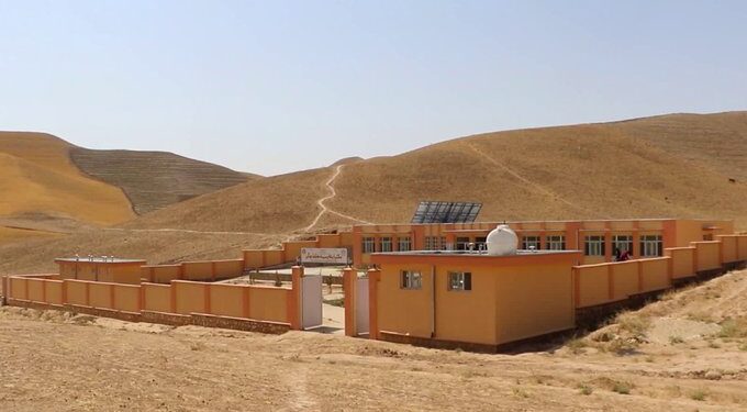 د فاریاب پښتون کوټ ولسوالۍ کې یوه ښوونځي ته ودانۍ جوړه شوه