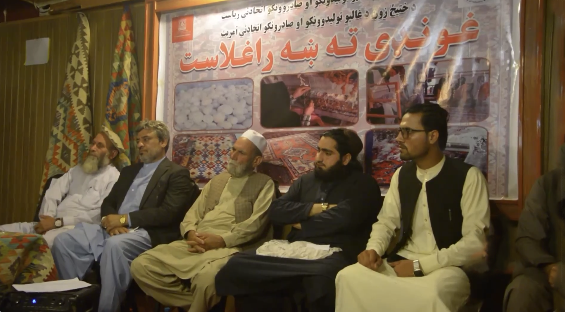 ختیځو ولایتونو کې د غاليو صنعتکاران د بازار له نشتوالي شکایت کوي