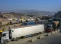 تورخم لاره یو ځل بیا د باروړونکو موټرو پر مخ تړل شوې