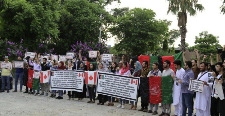 کاناډا په پاکستان کې له افغان کډوالو سره خپلې مرستې بندې کړې دي